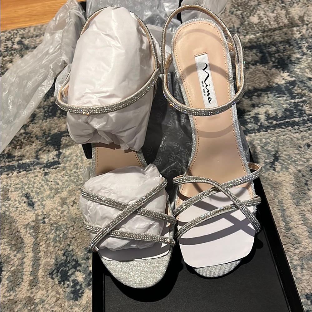Brand New! Nina Nanette Silver Sparkle Strappy Sandals
Size 10- Wedding! Prom!